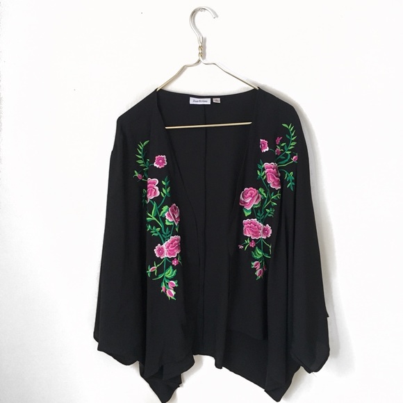 Joan Rivers Jackets & Blazers - Joan Rivers floral kimono.